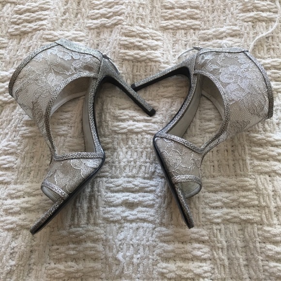 Stuart Weitzman Silver Lace Heel Sandal NWOT 38 - Picture 4 of 8